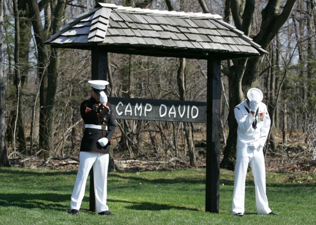 Military personnel protect their covers during the arrival of President Lee Myung-bak of South Korea and Mrs. Kim Yoon-ok at Camp David, April 18, 2008, in Thurmont, Maryland. (P041808JB-0018)