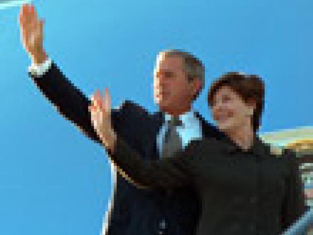 President George W. Bush and Mrs. Laura Bush  wave before boarding Air Force One, June 13, 2001. (P4037-08A)