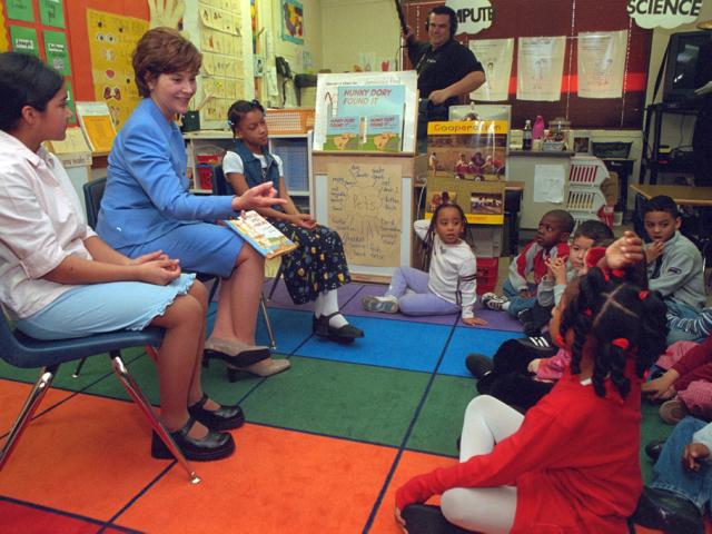 Mrs. Laura Bush visits with school children February 26, 2001, at Cesar Chavez Elementary School in Hyattsville, Maryland, where she launched the 'Ready to Read, Ready to Learn' School Initiative. (P687-31)