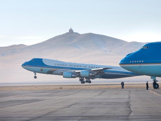 Air Force One landing on November 21, 2005.