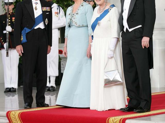 President George W. Bush and Mrs. Laura Bush Welcome Her Majesty Queen Elizabeth II and His Royal Highness The Prince Philip, Duke of Edinburgh to the White House, May 7, 2007.